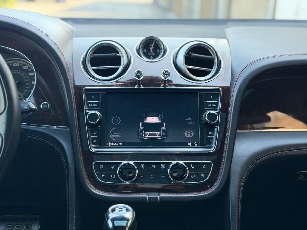 Photo 20 of this BENTLEY BENTAYGA