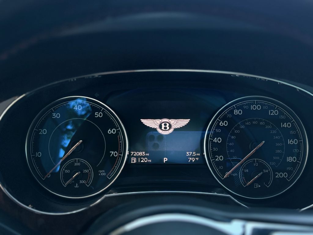 Photo 22 of this BENTLEY BENTAYGA