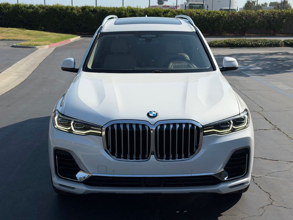 Photo 2 of this BMW X7