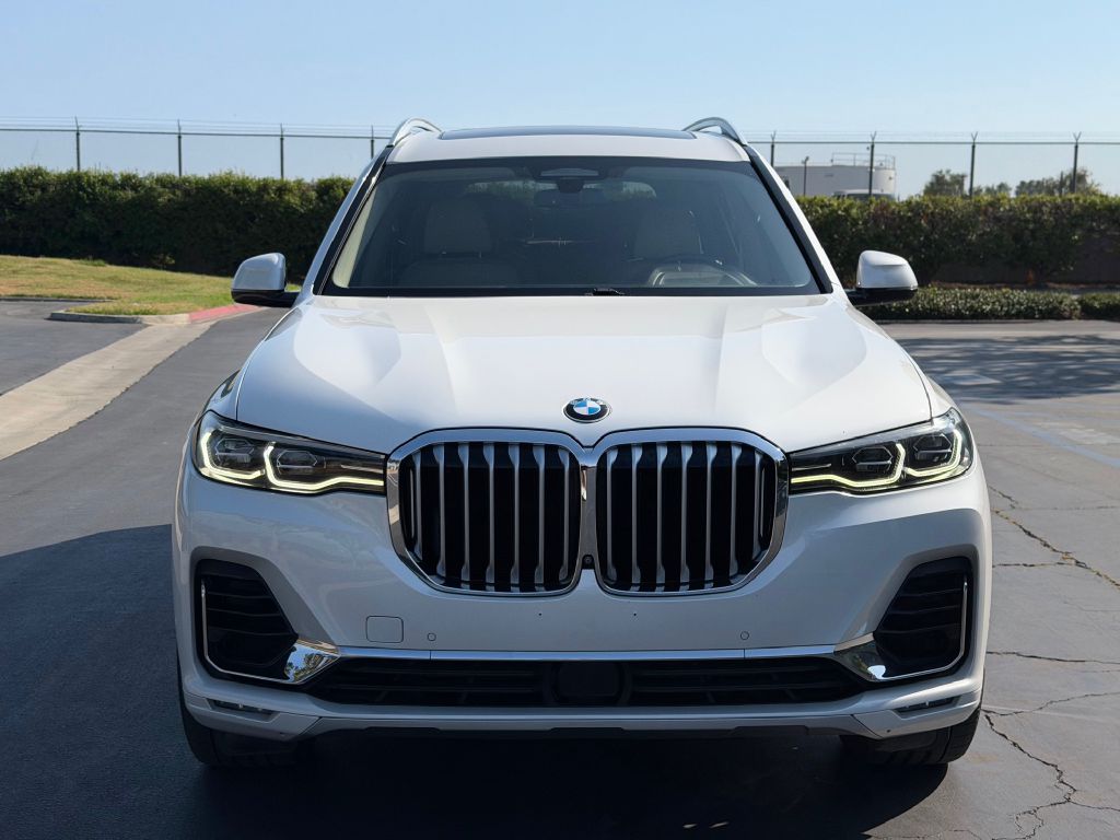 Photo 3 of this BMW X7