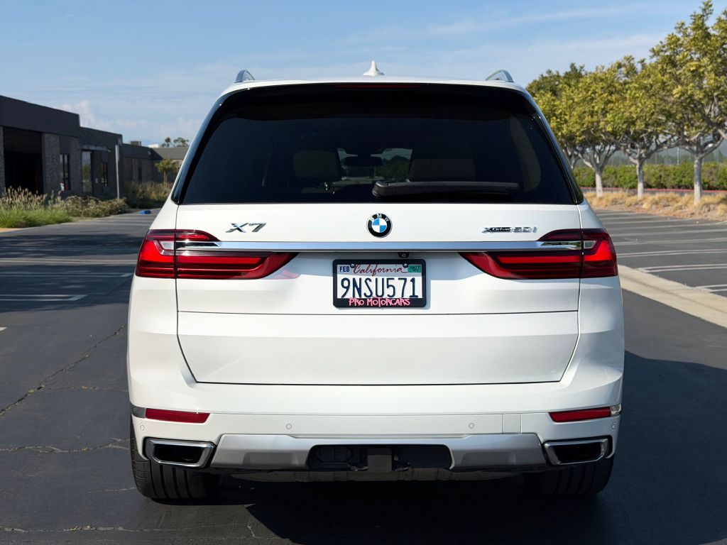 Photo 5 of this BMW X7