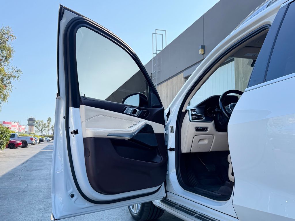 Photo 8 of this BMW X7