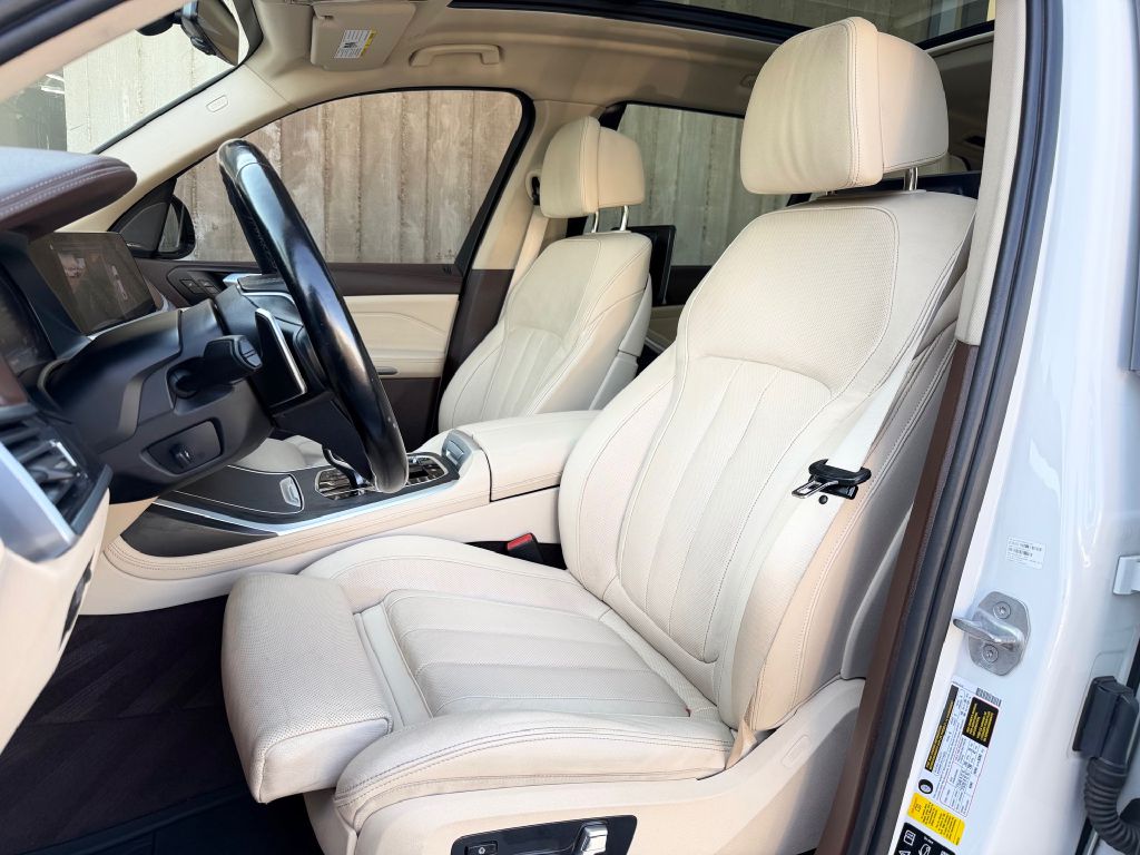 Photo 10 of this BMW X7