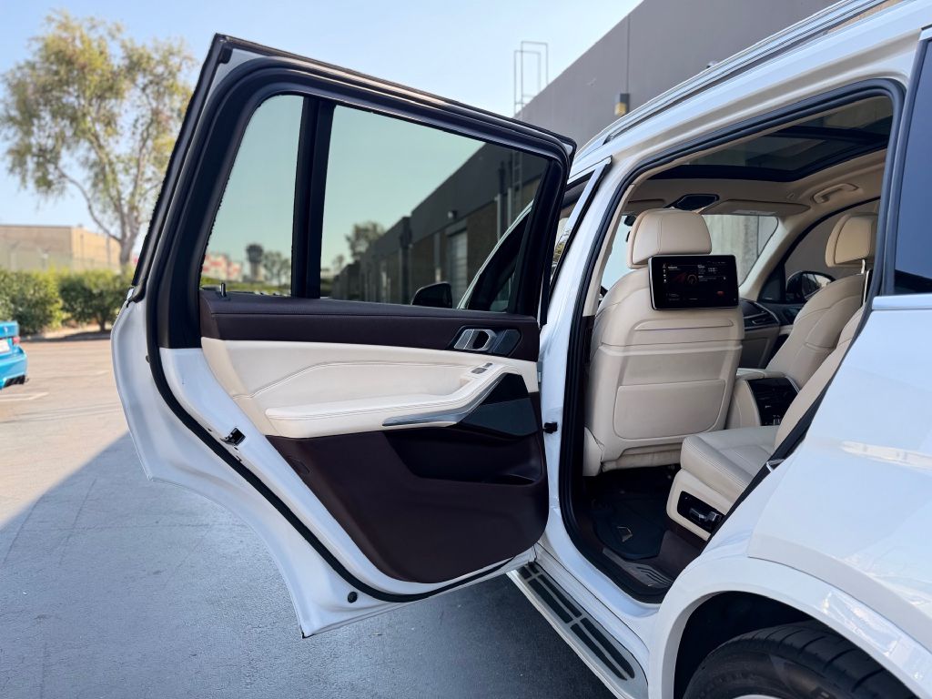 Photo 11 of this BMW X7