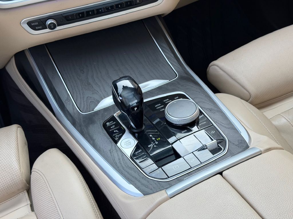 Photo 17 of this BMW X7