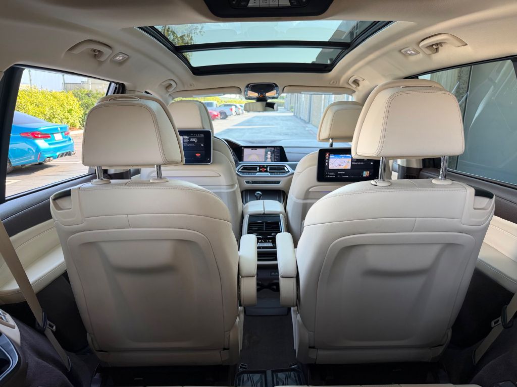 Photo 19 of this BMW X7