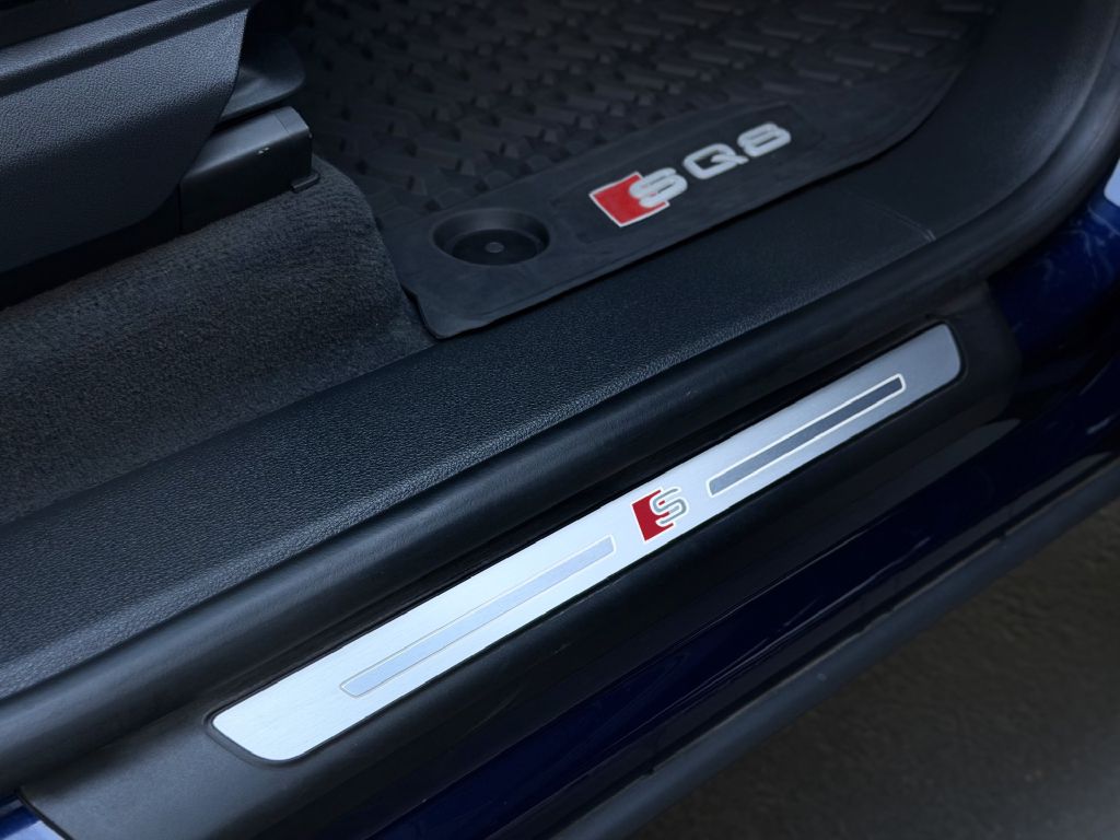 Photo 22 of this AUDI SQ8
