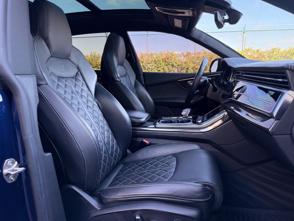 Photo 23 of this AUDI SQ8