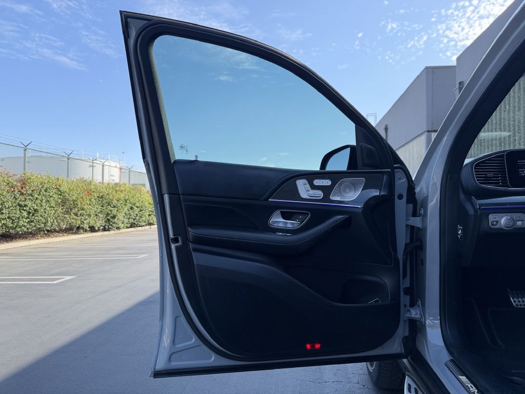 Photo 9 of this MERCEDES-BENZ GLS