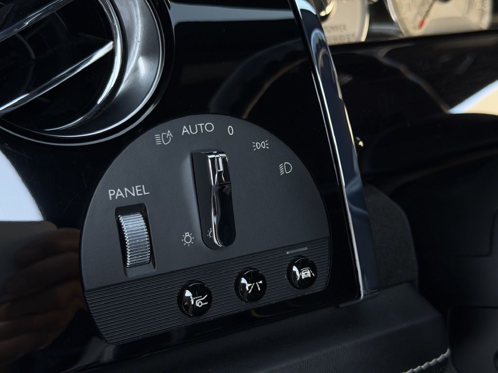 Photo 18 of this ROLLS-ROYCE WRAITH