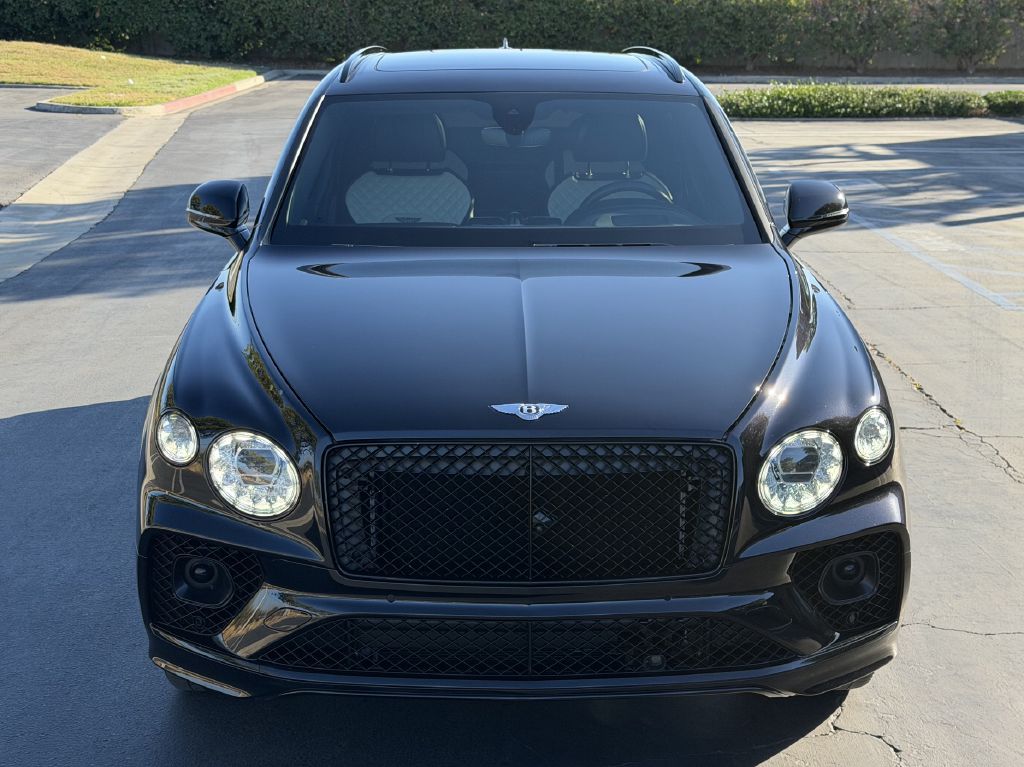 Photo 2 of this BENTLEY BENTAYGA
