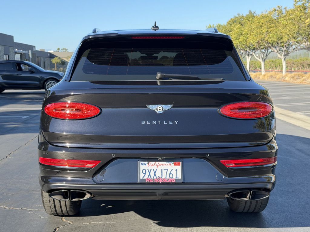 Photo 4 of this BENTLEY BENTAYGA