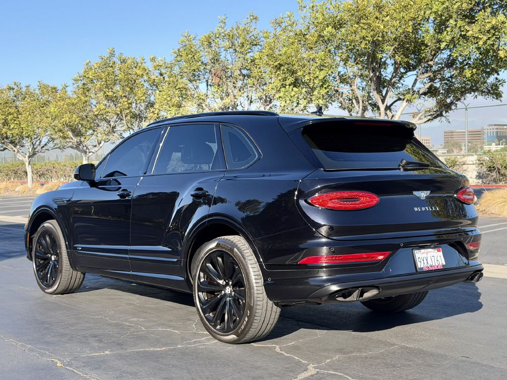 Photo 5 of this BENTLEY BENTAYGA