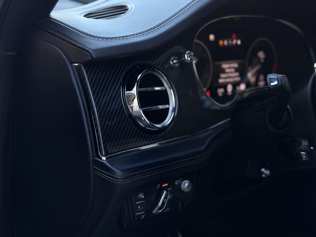 Photo 11 of this BENTLEY BENTAYGA