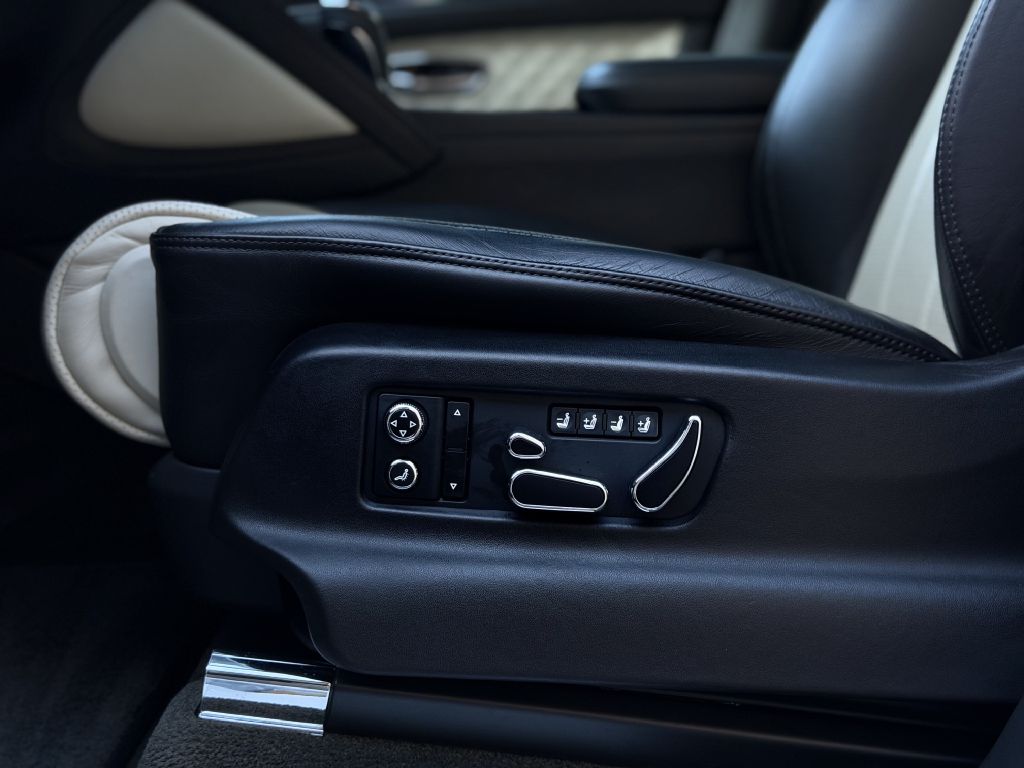 Photo 13 of this BENTLEY BENTAYGA