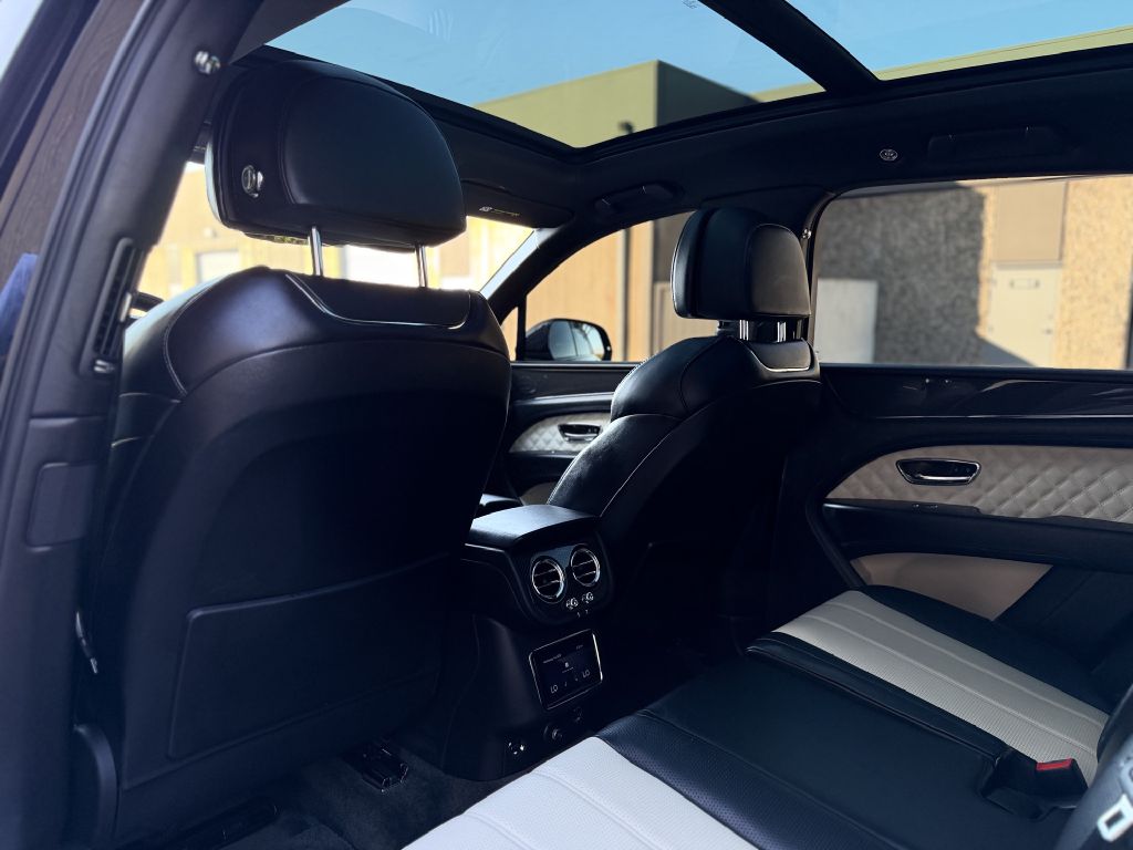 Photo 14 of this BENTLEY BENTAYGA