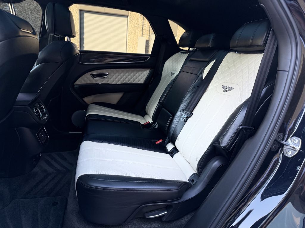 Photo 16 of this BENTLEY BENTAYGA
