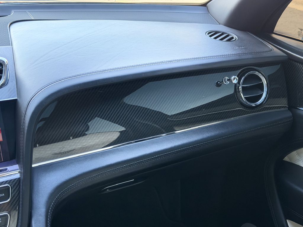 Photo 21 of this BENTLEY BENTAYGA