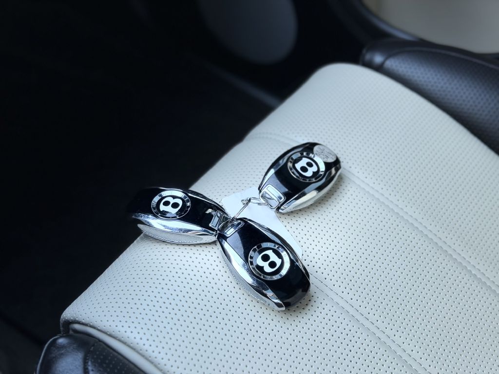 Photo 23 of this BENTLEY BENTAYGA