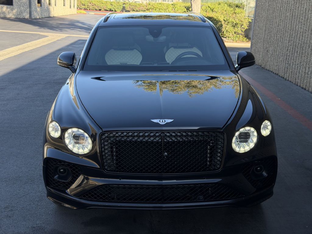 Photo 28 of this BENTLEY BENTAYGA