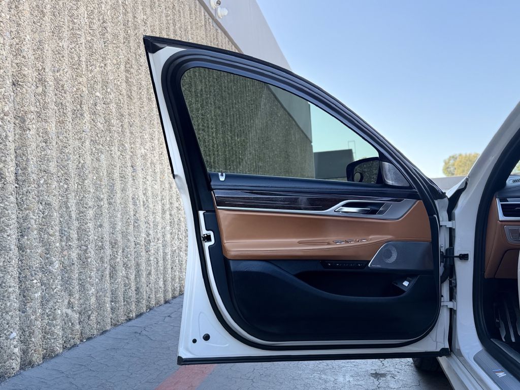 Photo 9 of this BMW 750