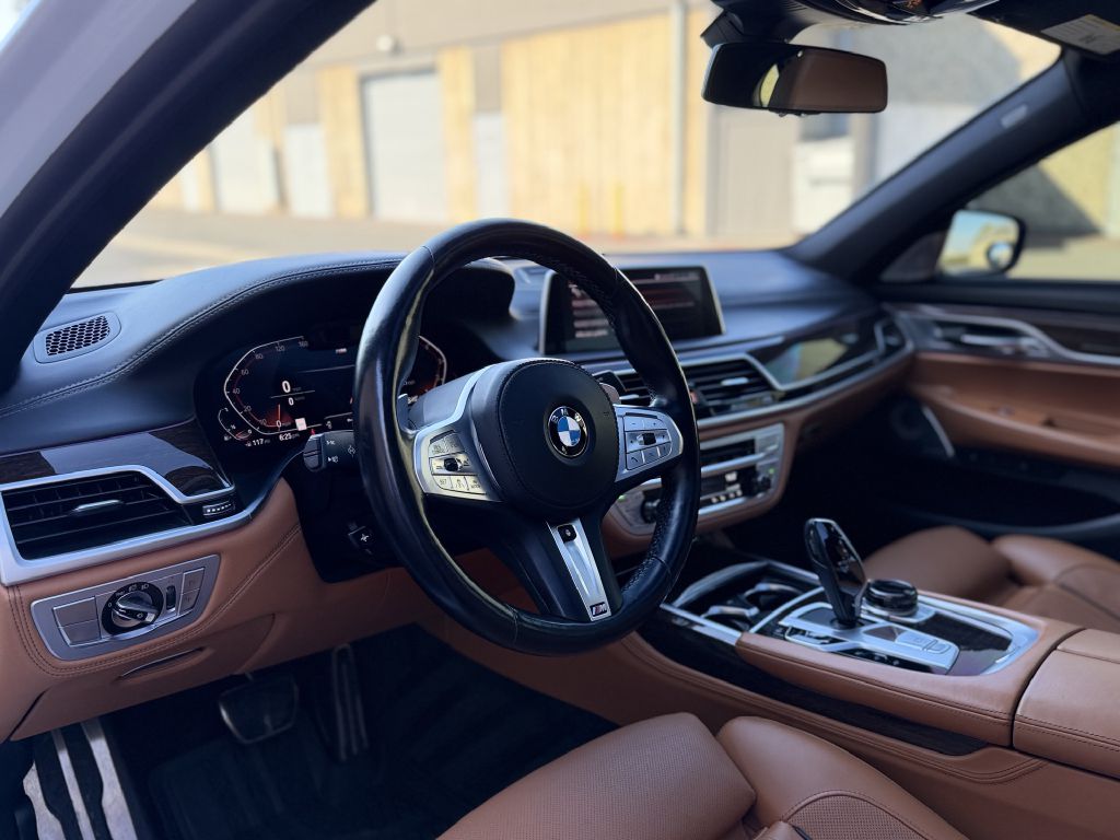Photo 10 of this BMW 750
