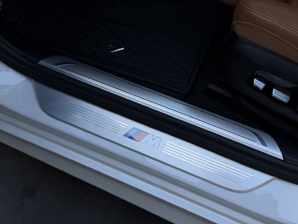 Photo 12 of this BMW 750