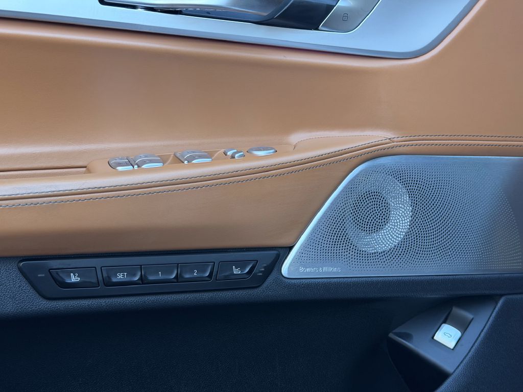 Photo 13 of this BMW 750