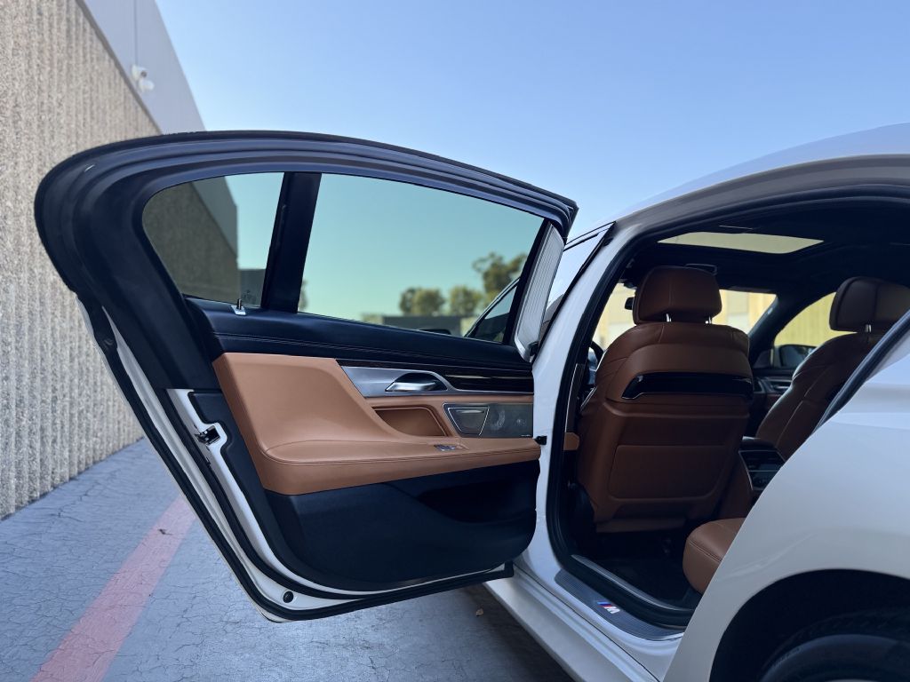 Photo 14 of this BMW 750