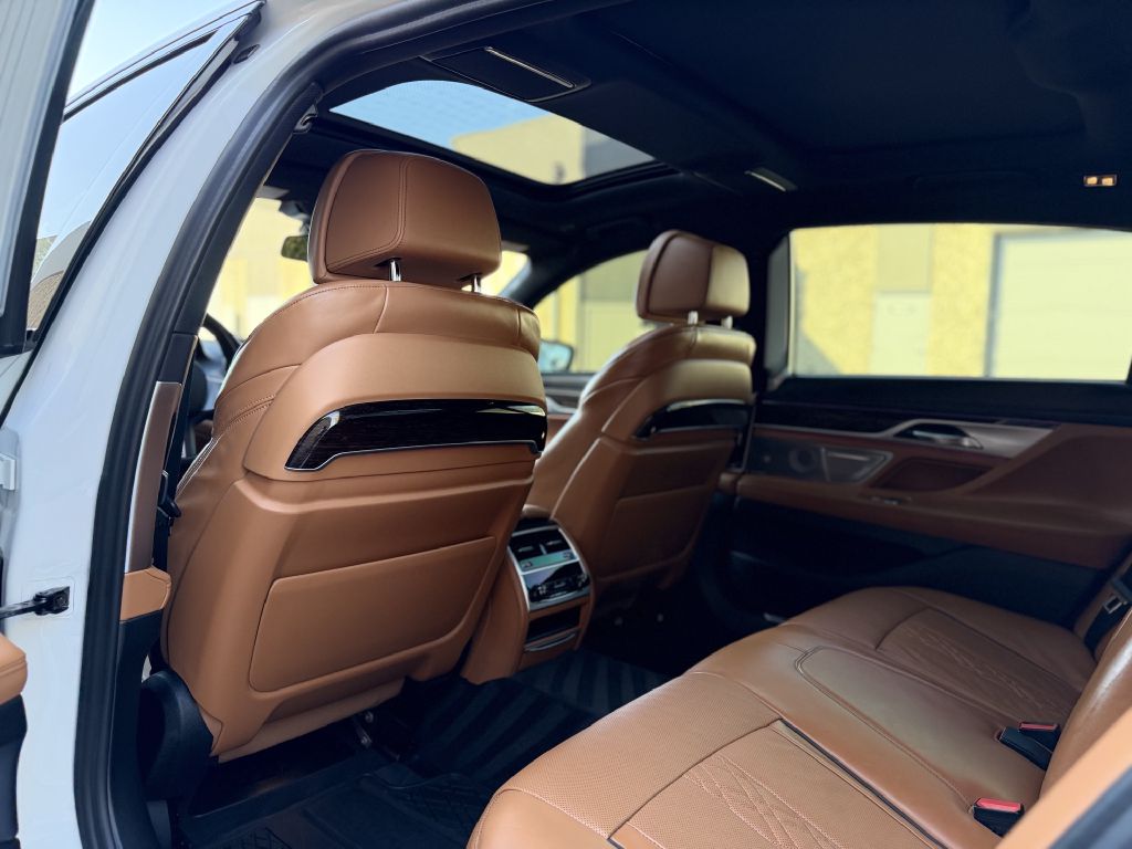 Photo 15 of this BMW 750