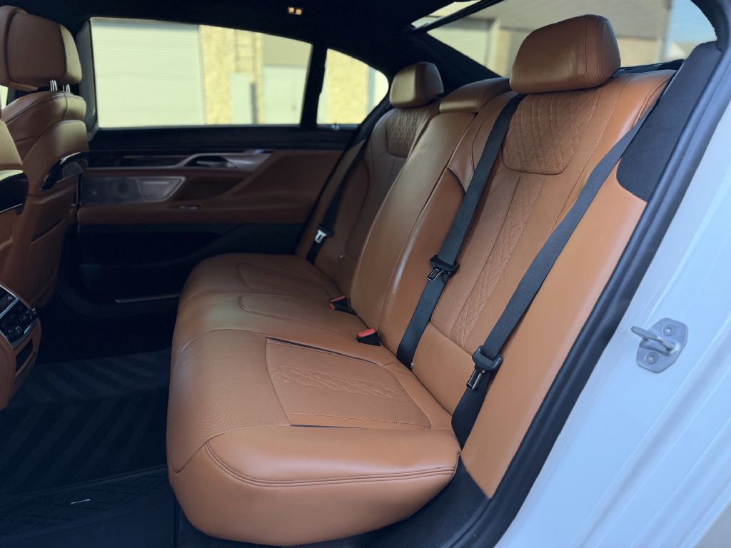 Photo 16 of this BMW 750