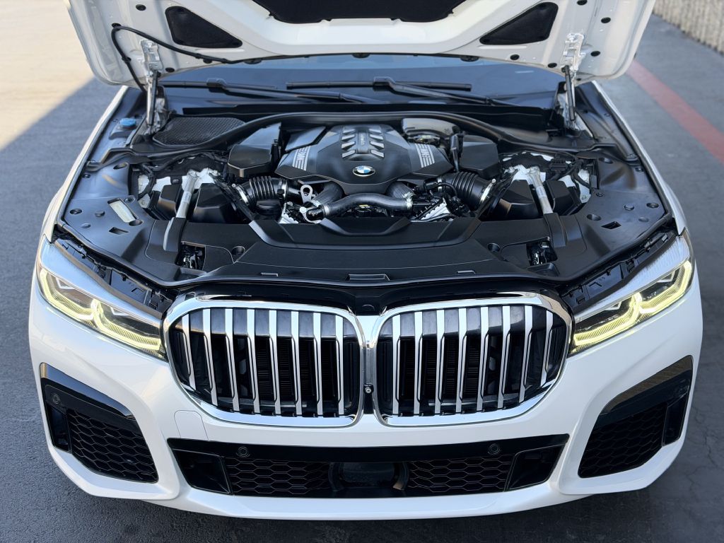 Photo 21 of this BMW 750