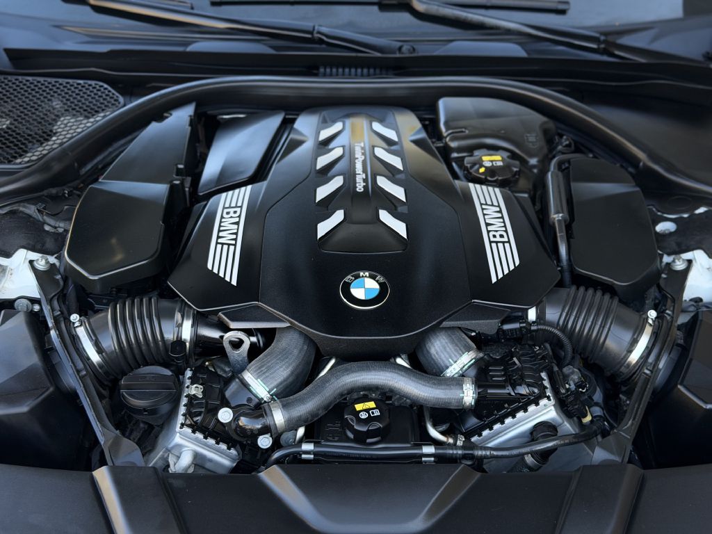 Photo 22 of this BMW 750