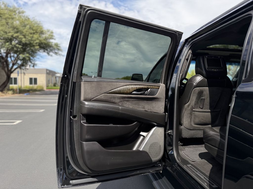 Photo 16 of this CADILLAC ESCALADE