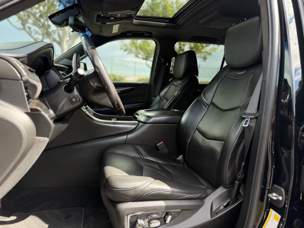 Photo 19 of this CADILLAC ESCALADE