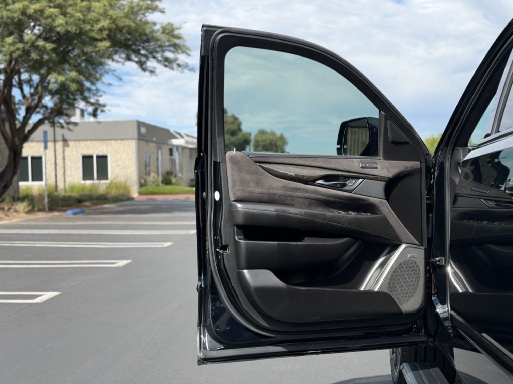 Photo 20 of this CADILLAC ESCALADE