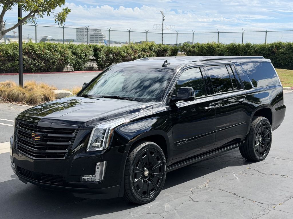 Photo 2 of this CADILLAC ESCALADE