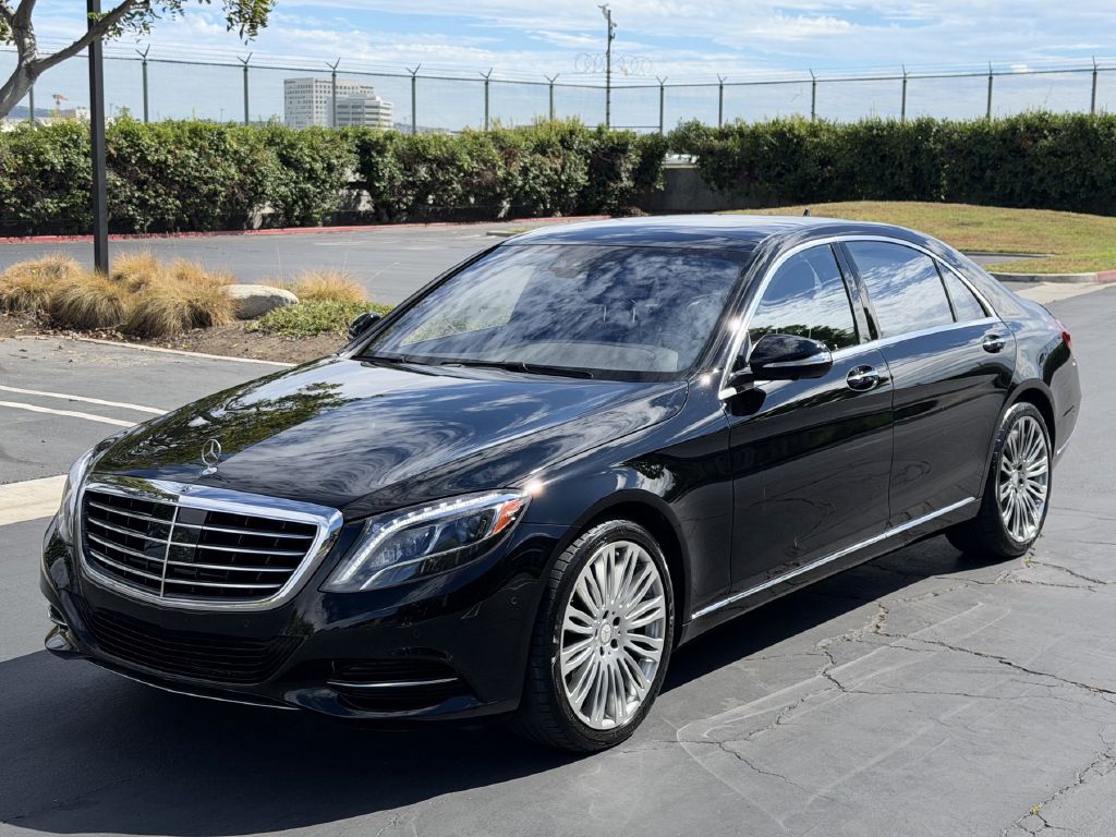 Photo 2 of this MERCEDES-BENZ S-CLASS