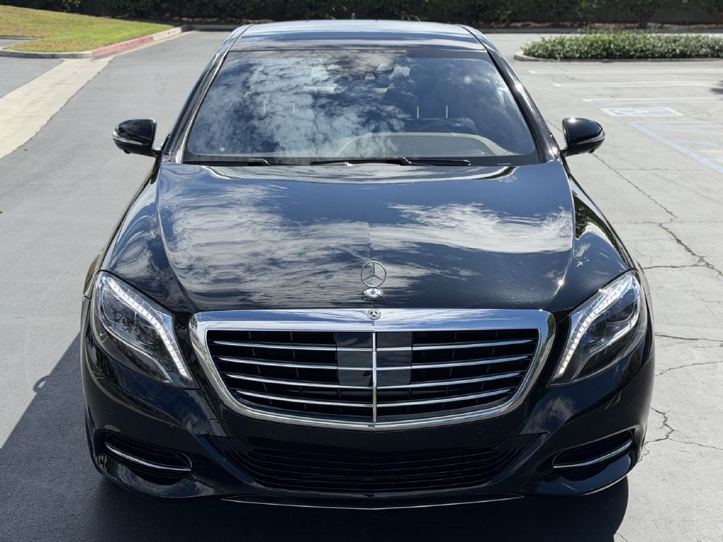 Photo 3 of this MERCEDES-BENZ S-CLASS