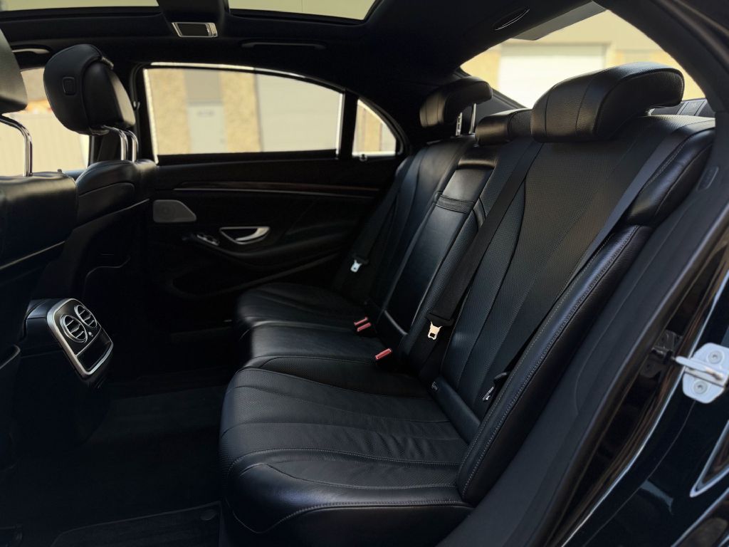 Photo 15 of this MERCEDES-BENZ S-CLASS