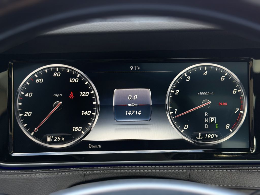 Photo 21 of this MERCEDES-BENZ S-CLASS