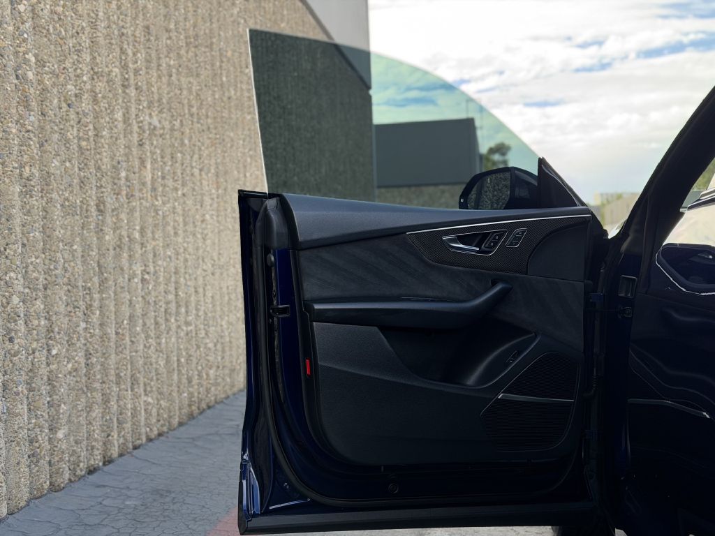 Photo 10 of this AUDI SQ8