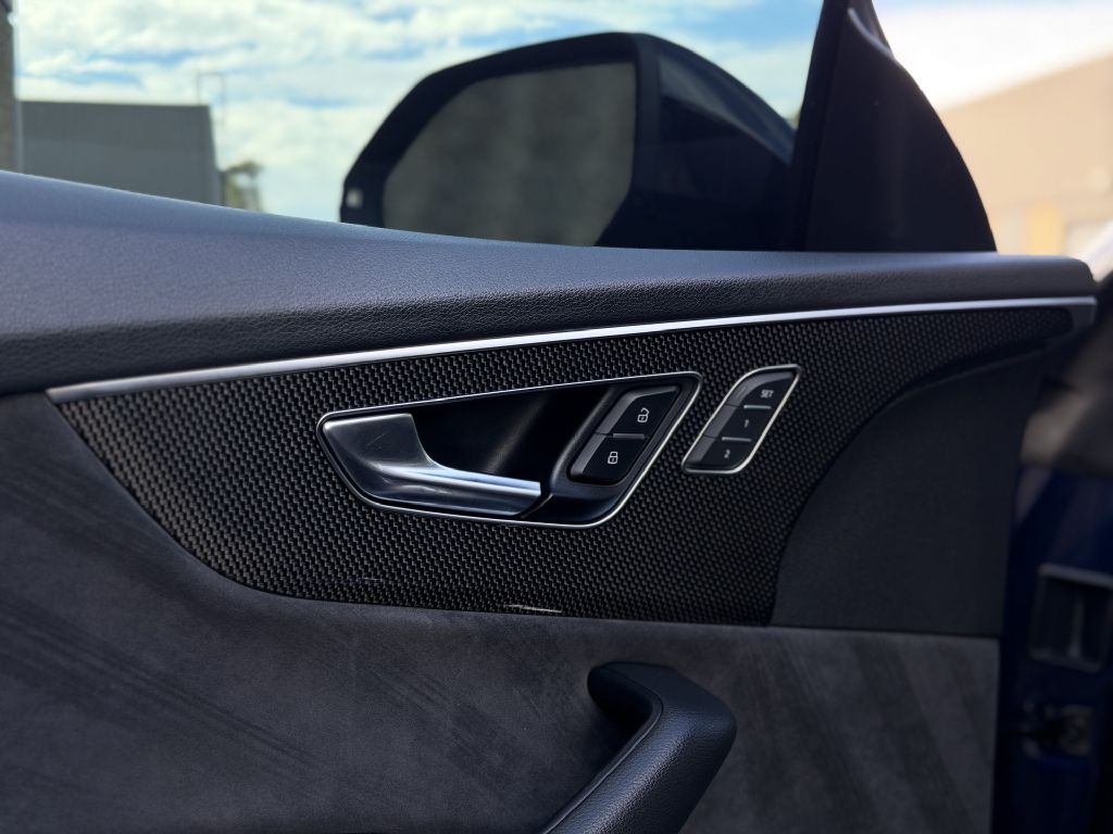 Photo 11 of this AUDI SQ8