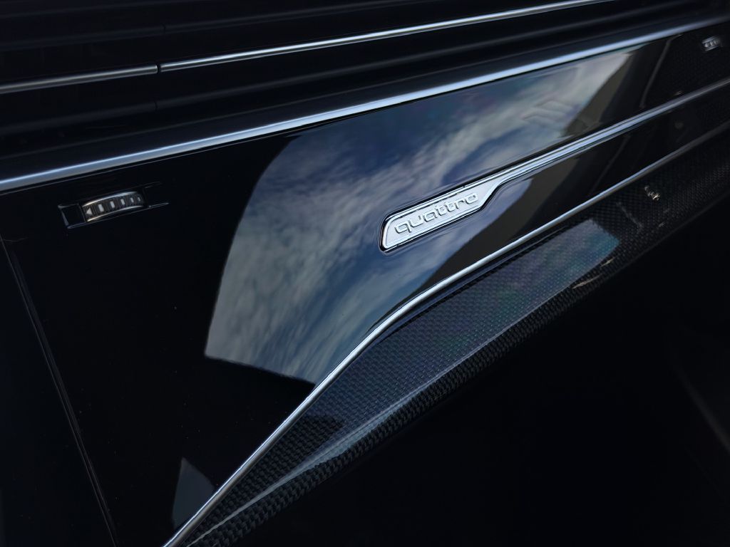 Photo 23 of this AUDI SQ8