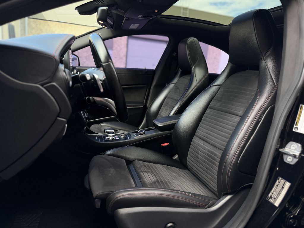Photo 15 of this MERCEDES-BENZ CLA