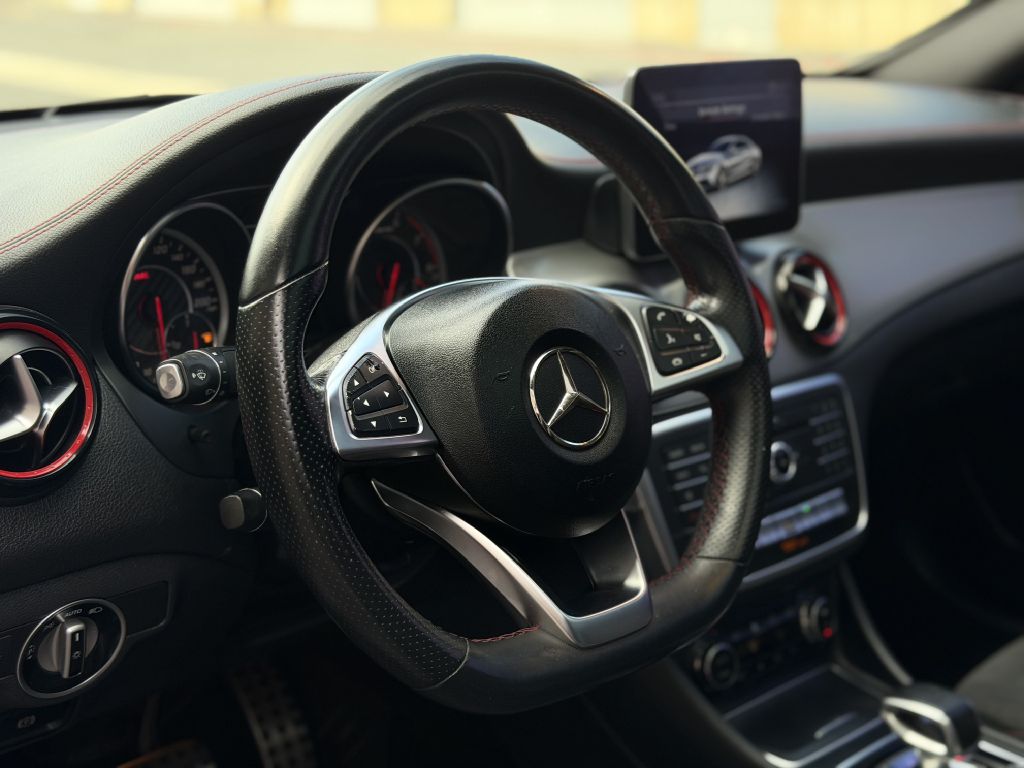 Photo 16 of this MERCEDES-BENZ CLA