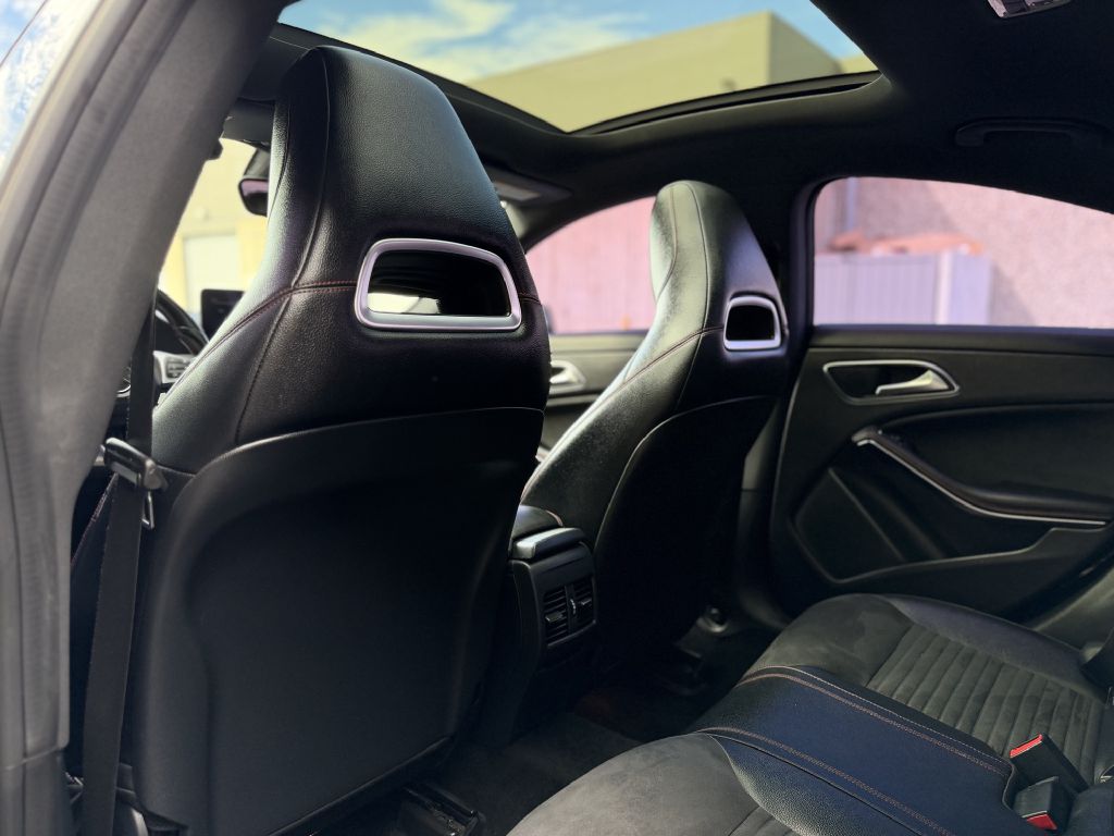 Photo 17 of this MERCEDES-BENZ CLA
