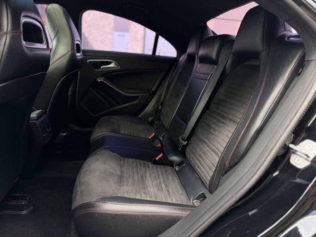 Photo 18 of this MERCEDES-BENZ CLA
