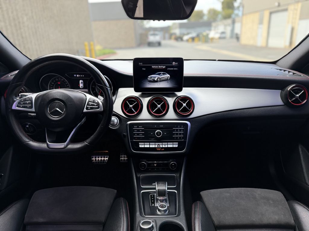 Photo 19 of this MERCEDES-BENZ CLA