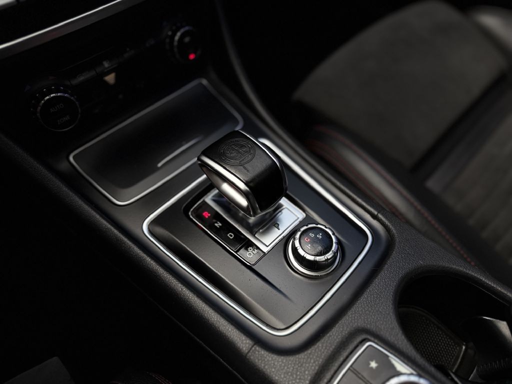 Photo 22 of this MERCEDES-BENZ CLA